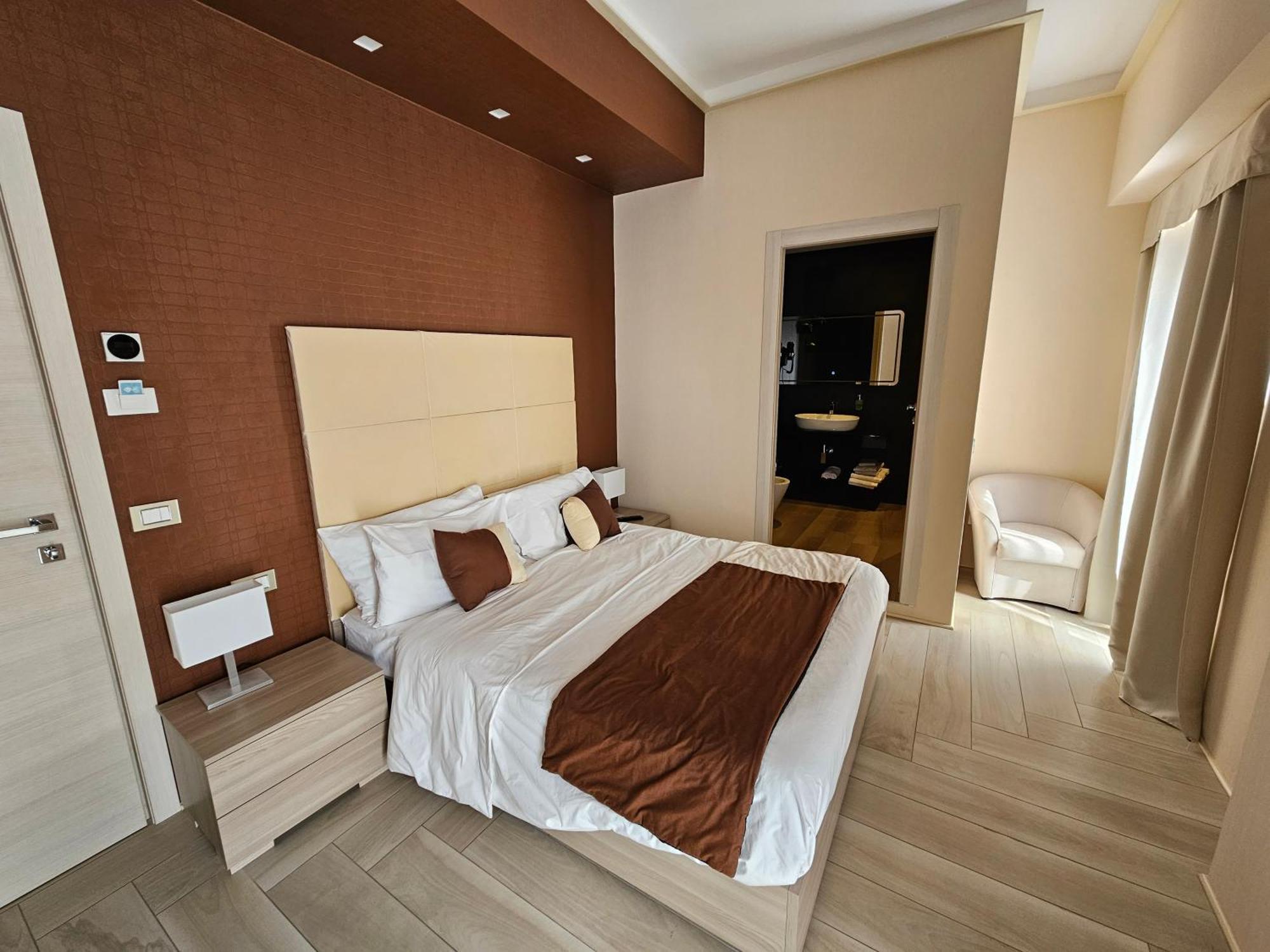 Astoria Boutique Suites เลชเช ภายนอก รูปภาพ